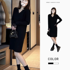 法式长袖黑色连衣裙子女2024新款秋冬季v领高级感气质打底内搭裙